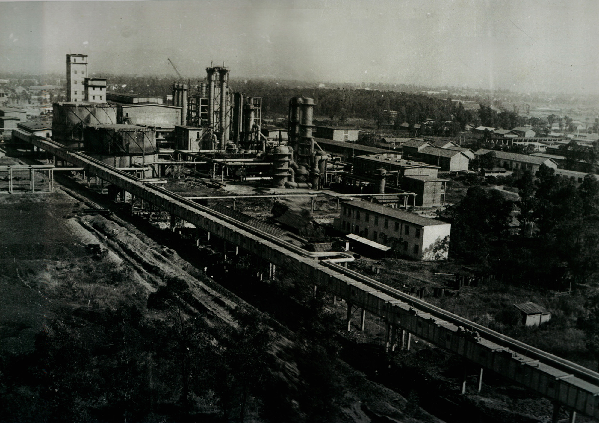 1.建廠初期柳化廠區(qū)一角。.jpg